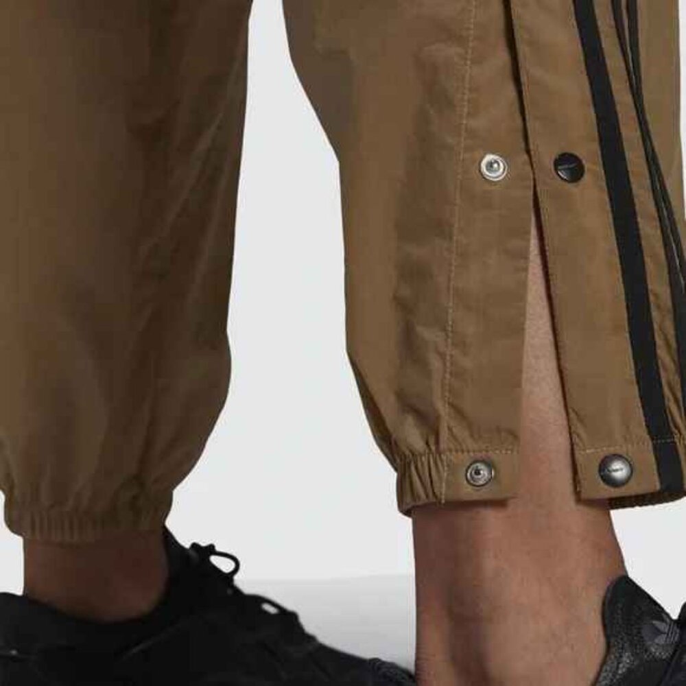 Adidas Originals Nylon track pants S NWT tan/black - Picture 4 of 5
